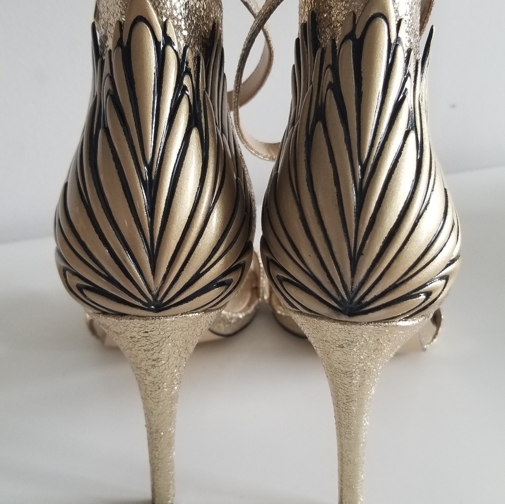 NEW Katy Perry-The Alexann Heel-Gold
Size